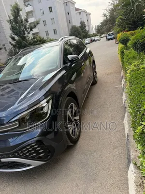 Photo - Volkswagen ID.6 2023 Black