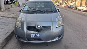 Photo - Toyota Yaris 2008 Gray