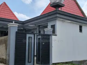 Furnished 2bdrm House in ዱከም ኤሪያ, East Shewa for sale