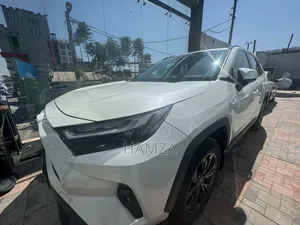 Toyota RAV4 XLE Premium 2022 White