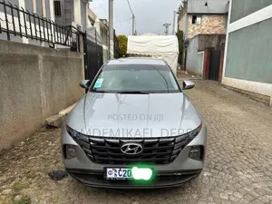 Photo - Hyundai Tucson 2021 Silver