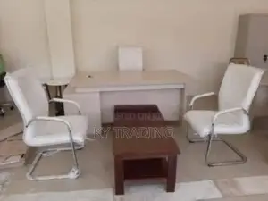 Managerial Office Chair With Table