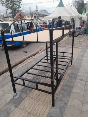 የብረት ተደራራቢ አልጋዎች