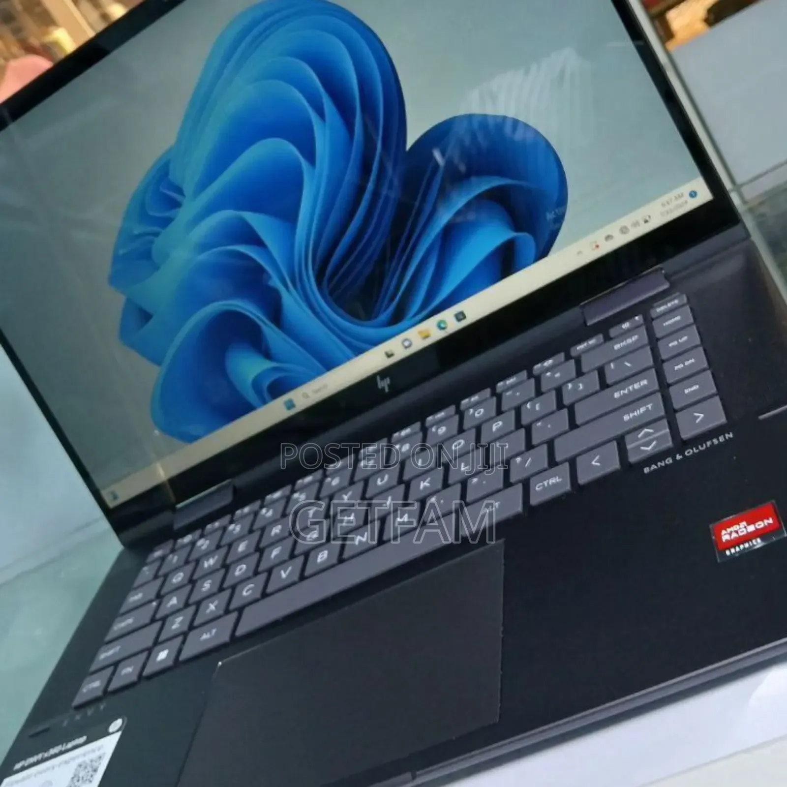 New Laptop HP Envy X360 8GB AMD SSD 512GB