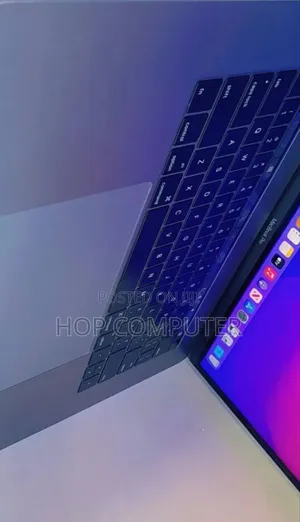 New Laptop Apple MacBook Pro 2017 16GB Intel Core I7 SSD 512GB