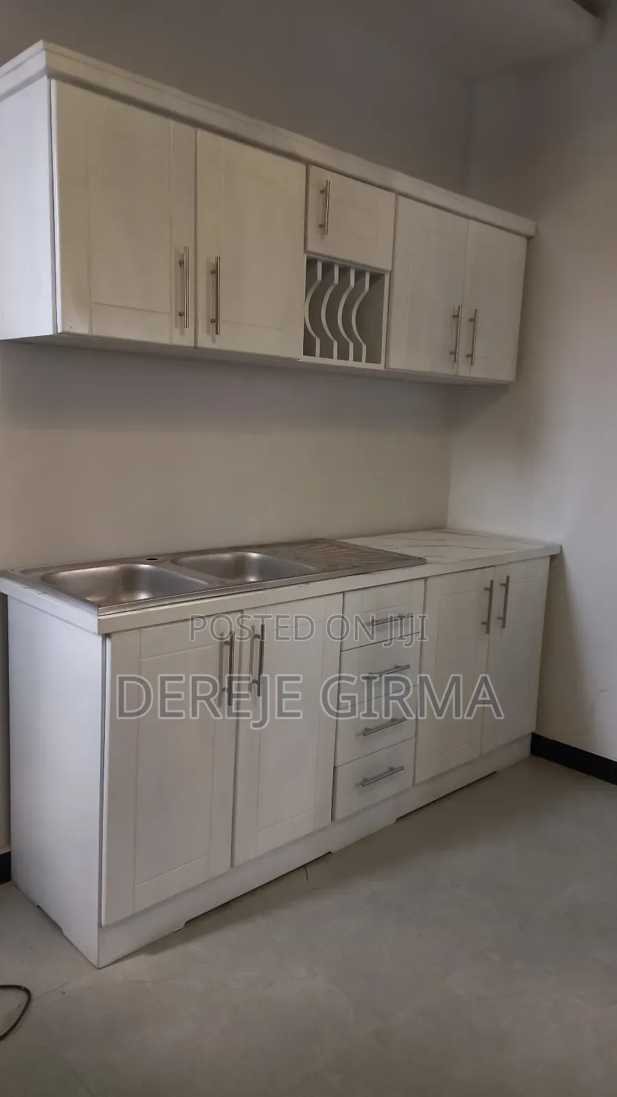 እቃ ማጠቢያ የተገጠመለት 2ሜትር ኪችን ካብኔት ከነተሰቃዩ