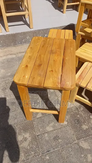 Coffee House Table Cher