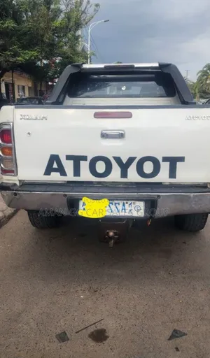 Toyota Hilux 2010 White
