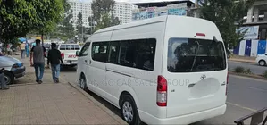 Toyota HiAce 2017 White