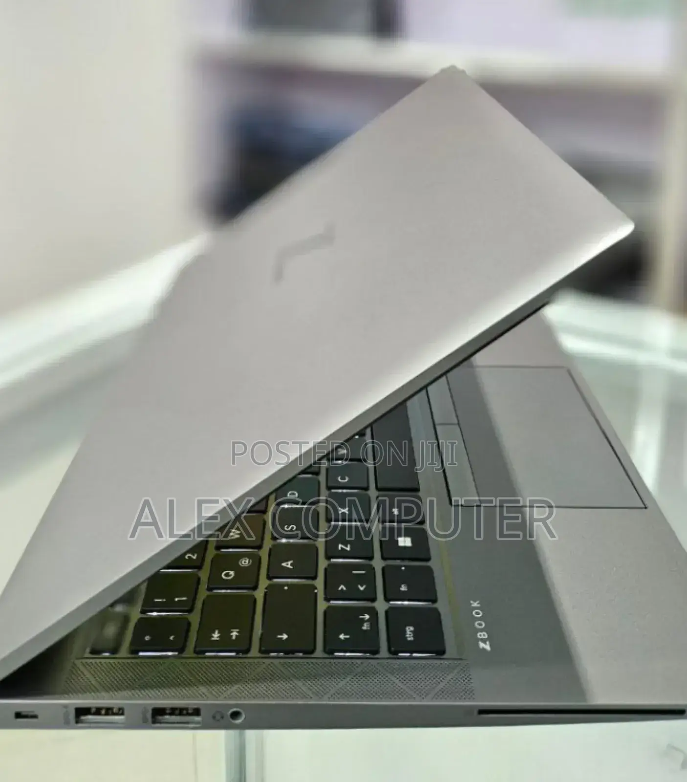 New Laptop HP ZBook Firefly G8 16GB Intel Core I7 SSD 512GB