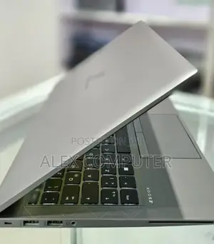 New Laptop HP ZBook Firefly G8 16GB Intel Core I7 SSD 512GB