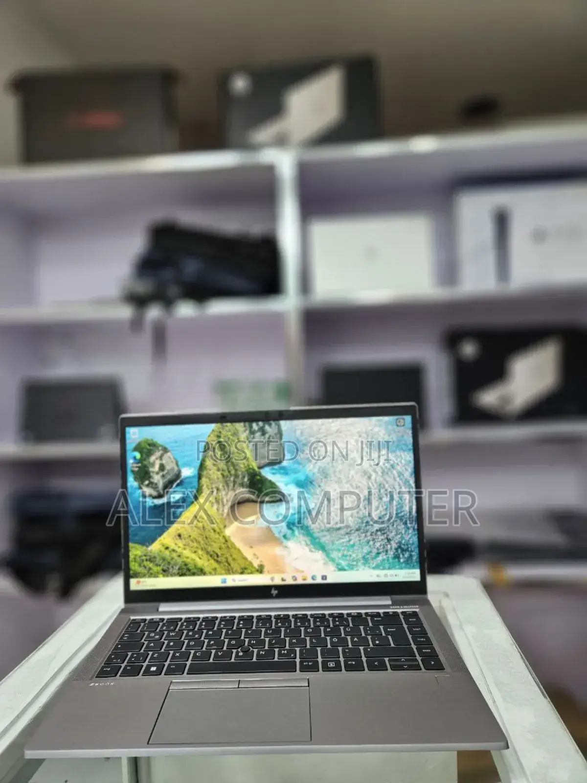 New Laptop HP ZBook Firefly G8 16GB Intel Core I7 SSD 512GB