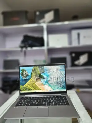 New Laptop HP ZBook Firefly G8 16GB Intel Core I7 SSD 512GB