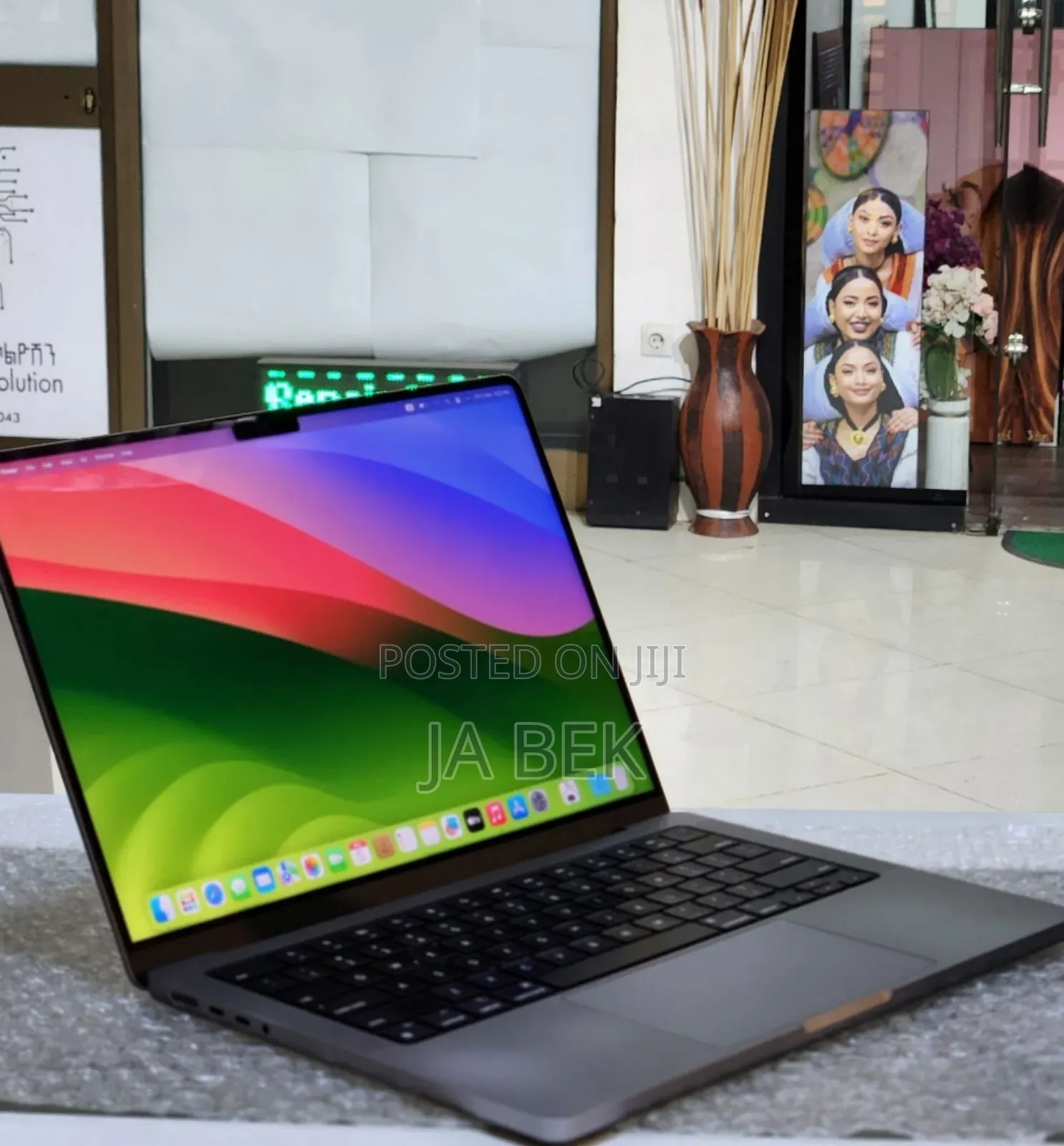 New Laptop Apple MacBook Pro M1 16GB Apple M1 Pro SSD 512GB