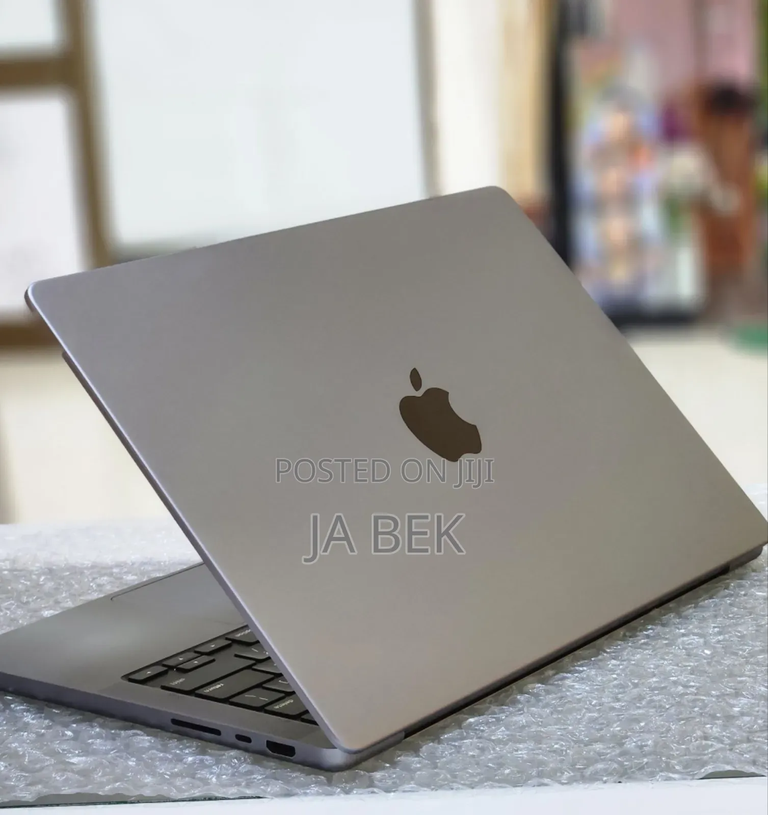 New Laptop Apple MacBook Pro M1 16GB Apple M1 Pro SSD 512GB