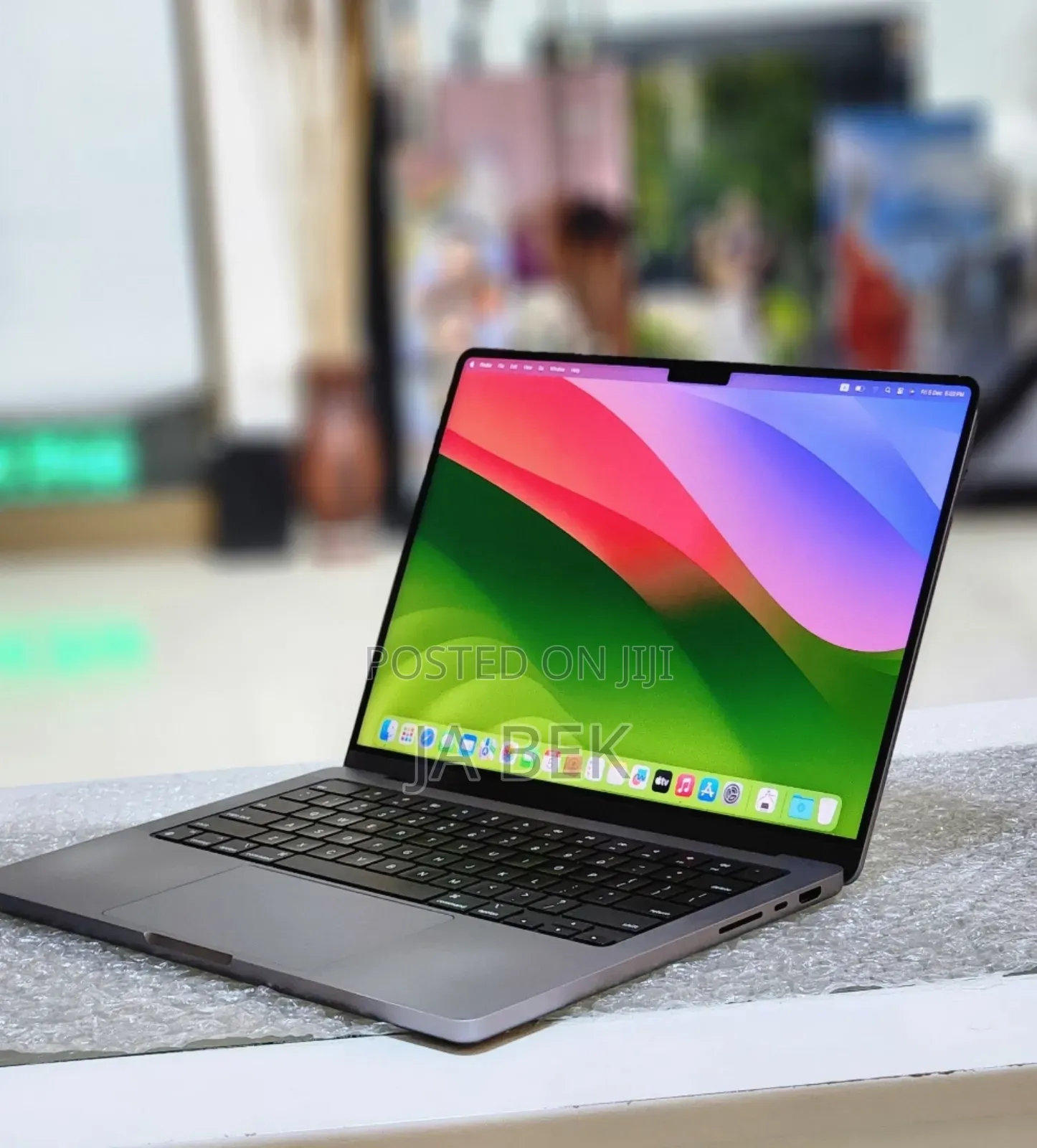 New Laptop Apple MacBook Pro M1 16GB Apple M1 Pro SSD 512GB