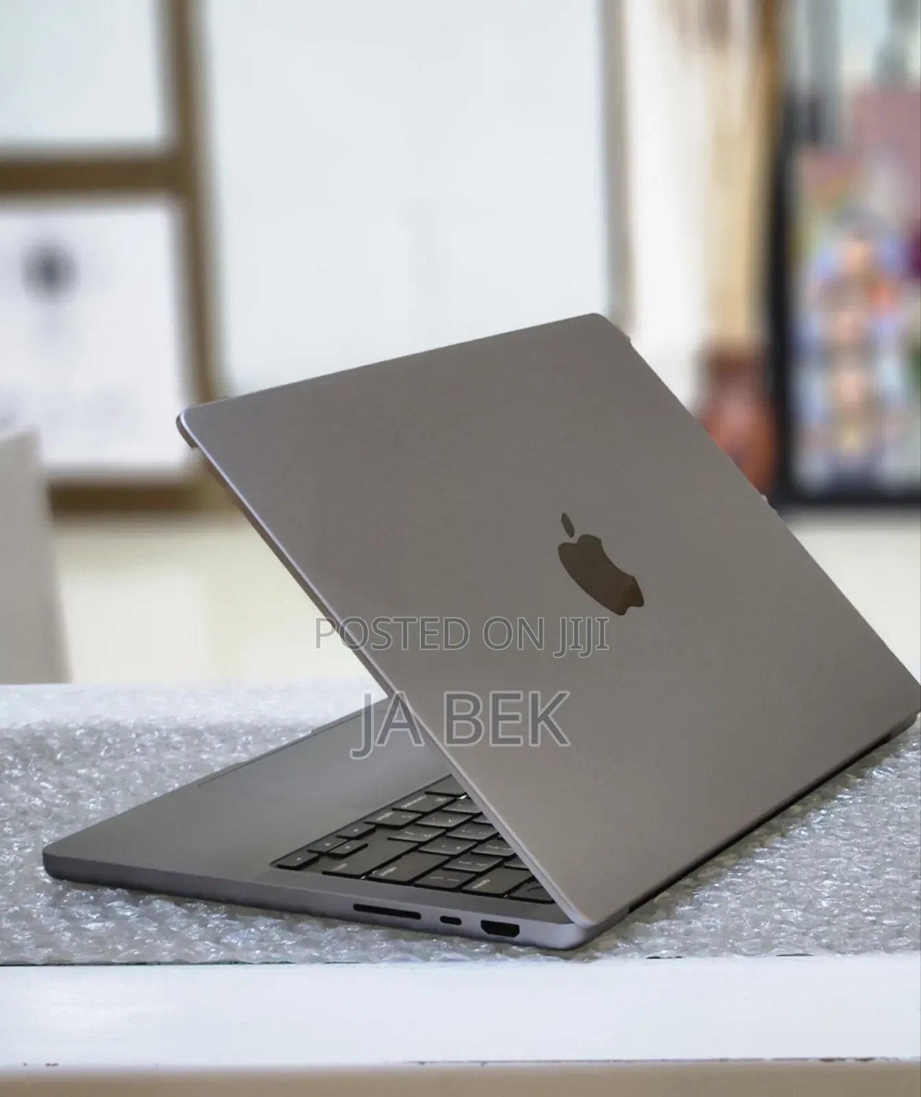 New Laptop Apple MacBook Pro M1 32GB Apple M1 Pro SSD 512GB