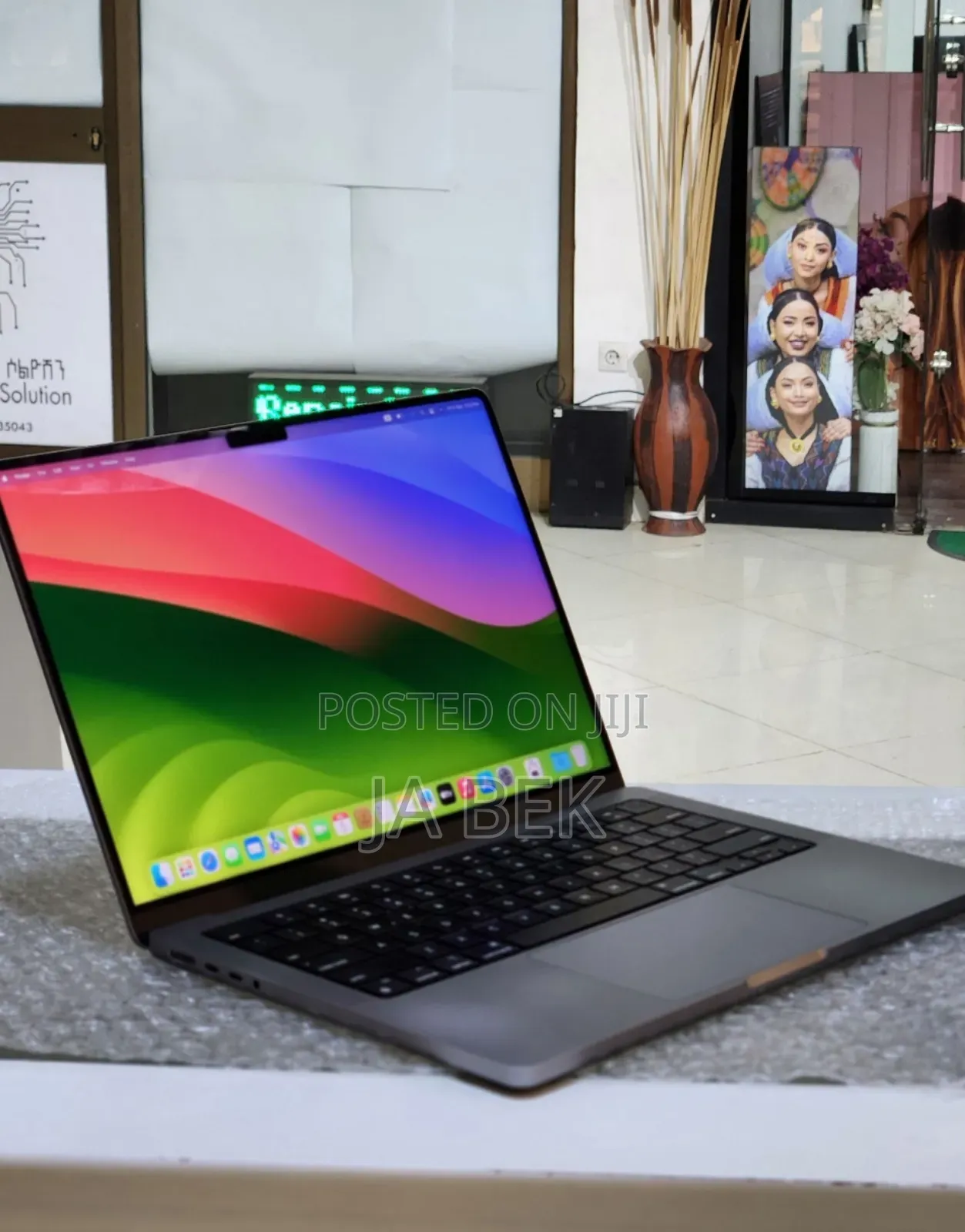 New Laptop Apple MacBook Pro M1 32GB Apple M1 Pro SSD 512GB