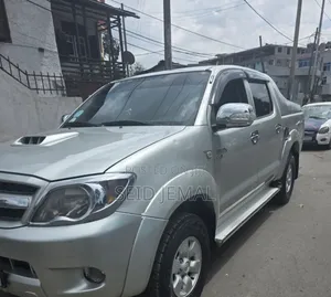 Photo - Toyota Hilux 2009 Silver