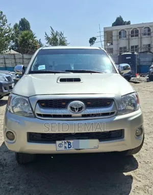 Photo - Toyota Hilux 2008 Silver