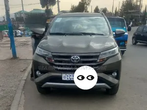 Photo - Toyota Rush 2023 Maroon