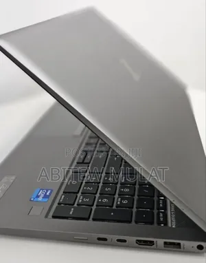 New Laptop HP ZBook Firefly G8 16GB Intel Core I7 SSD 1T