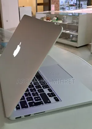 New Laptop Apple MacBook Pro 2015 8GB Intel Core I5 SSD 256GB