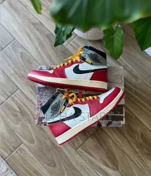 Photo - Nike Air Jordan 1 Union La Chicago Varsity Red and Shafow Grey High