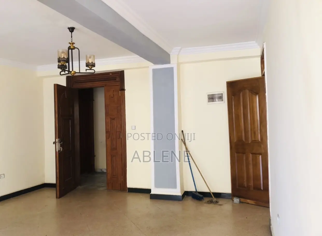 3bdrm Condo in Crown, Akaky Kaliti for sale