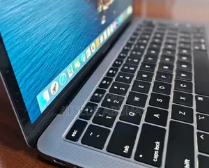 New Laptop Apple MacBook Pro 2019 8GB Intel Core I5 SSD 128GB