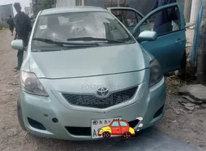 Photo - Toyota Belta 2007 Silver