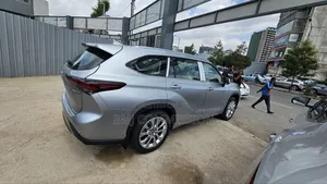 New Toyota Highlander Hybrid Limited 2024 Silver