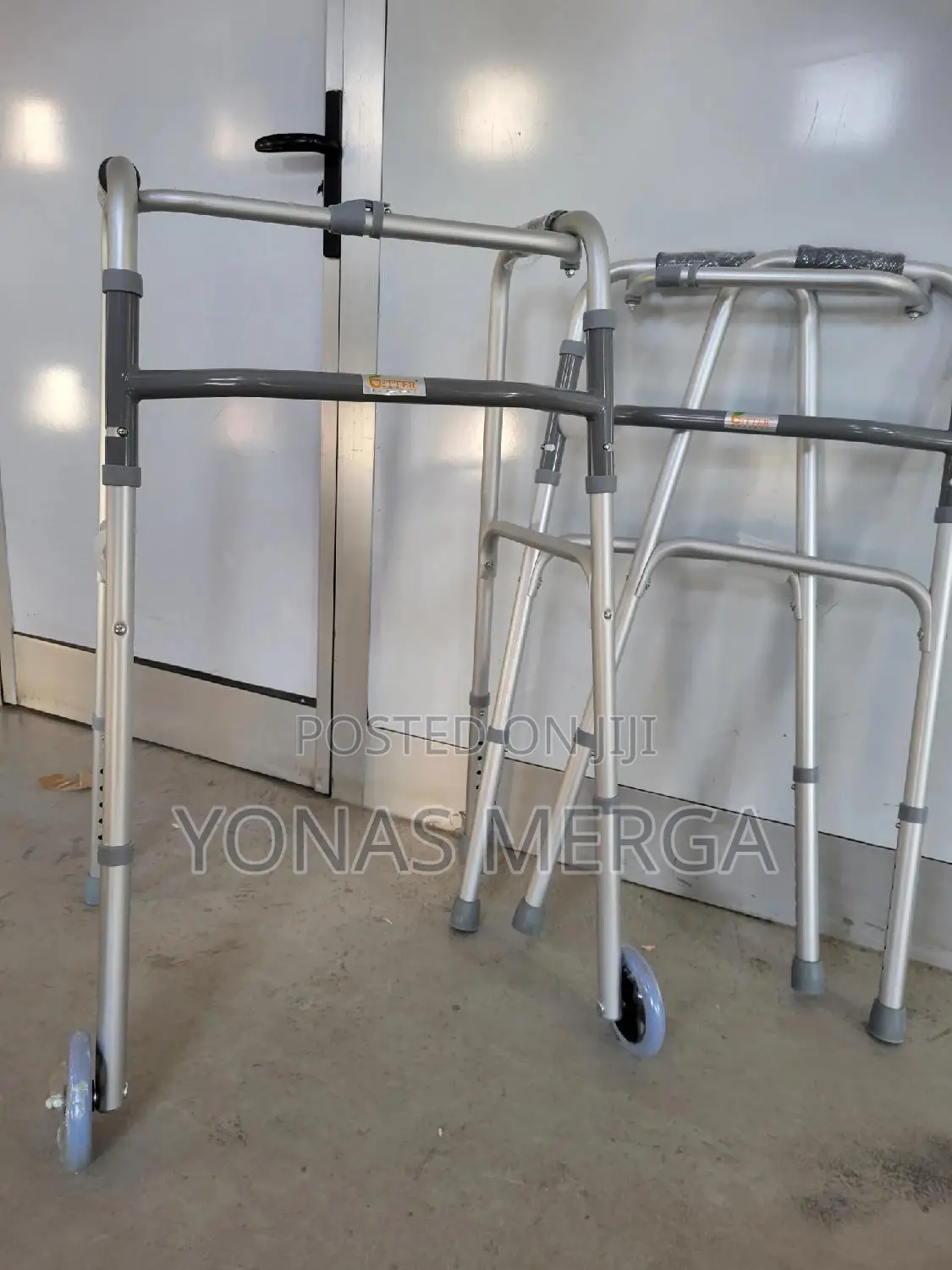 Aluminum Walker罔鄜reduced Fall Risk: With a Non-Wheeled Walker