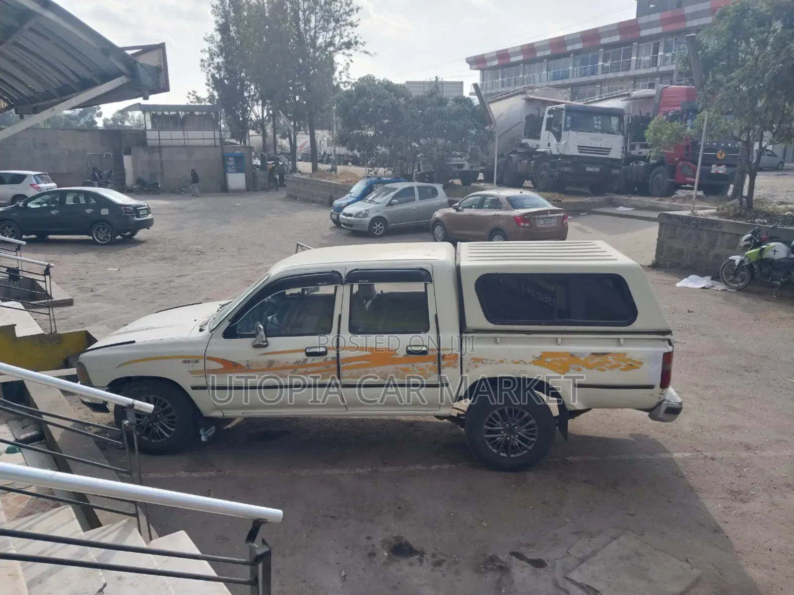Toyota Hilux 1989 White