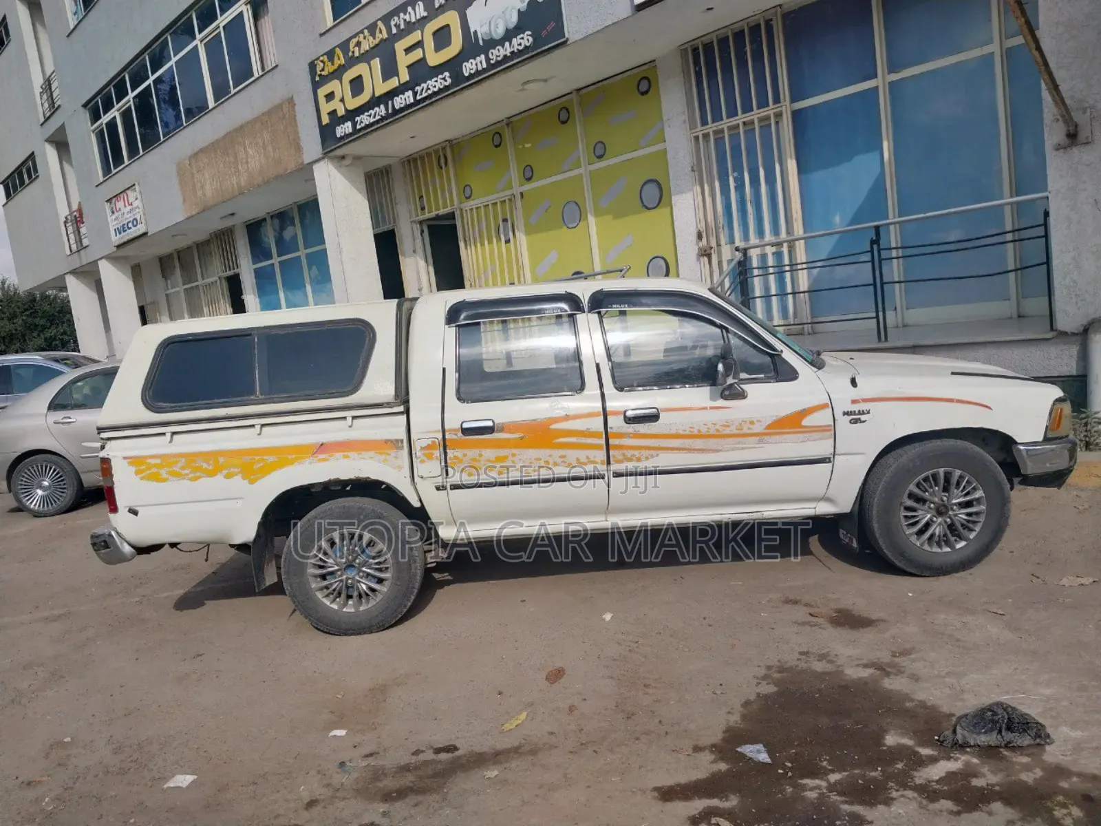 Toyota Hilux 1989 White