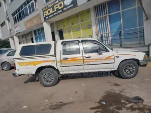 Toyota Hilux 1989 White