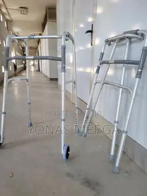 Photo - Durable Aluminum, This Walker甩与anti-Slip Rubber Shoes for Stability