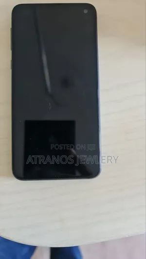 Photo - Samsung Galaxy S10e 128 GB Blue