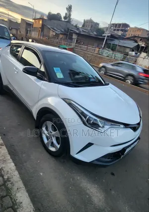 Photo - Toyota C-HR 2021 White