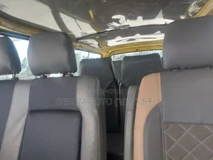 Toyota HiAce 2010 Yellow