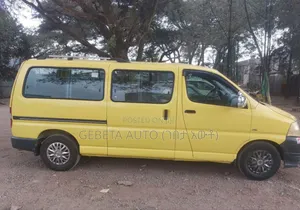 Photo - Toyota HiAce 2010 Yellow