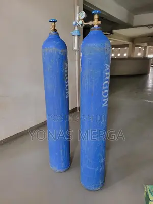 Photo - Oxygen Cylinder囗疏cylinders Should Be Handled With Care and Secured