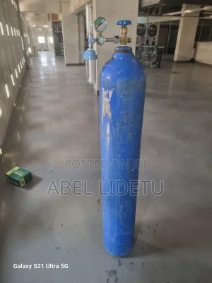 Photo - 40l Medical Oxygen Cylinder With Regulator