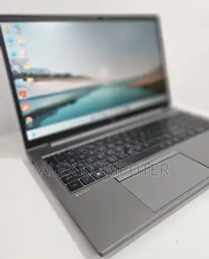 New Laptop HP ZBook Firefly G8 16GB Intel Core I7 SSD 1T