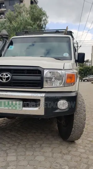 Toyota Land Cruiser 2014 White