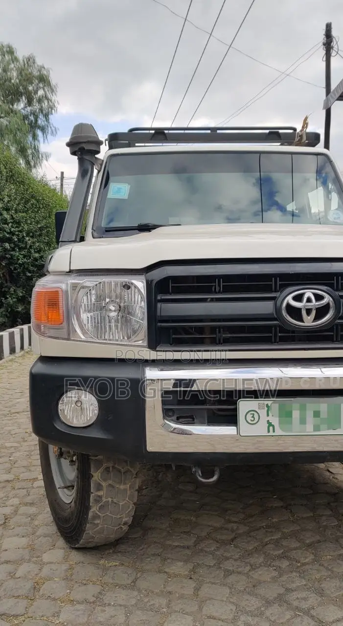 Toyota Land Cruiser 2014 White
