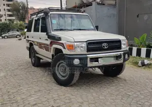 Toyota Land Cruiser 2014 White