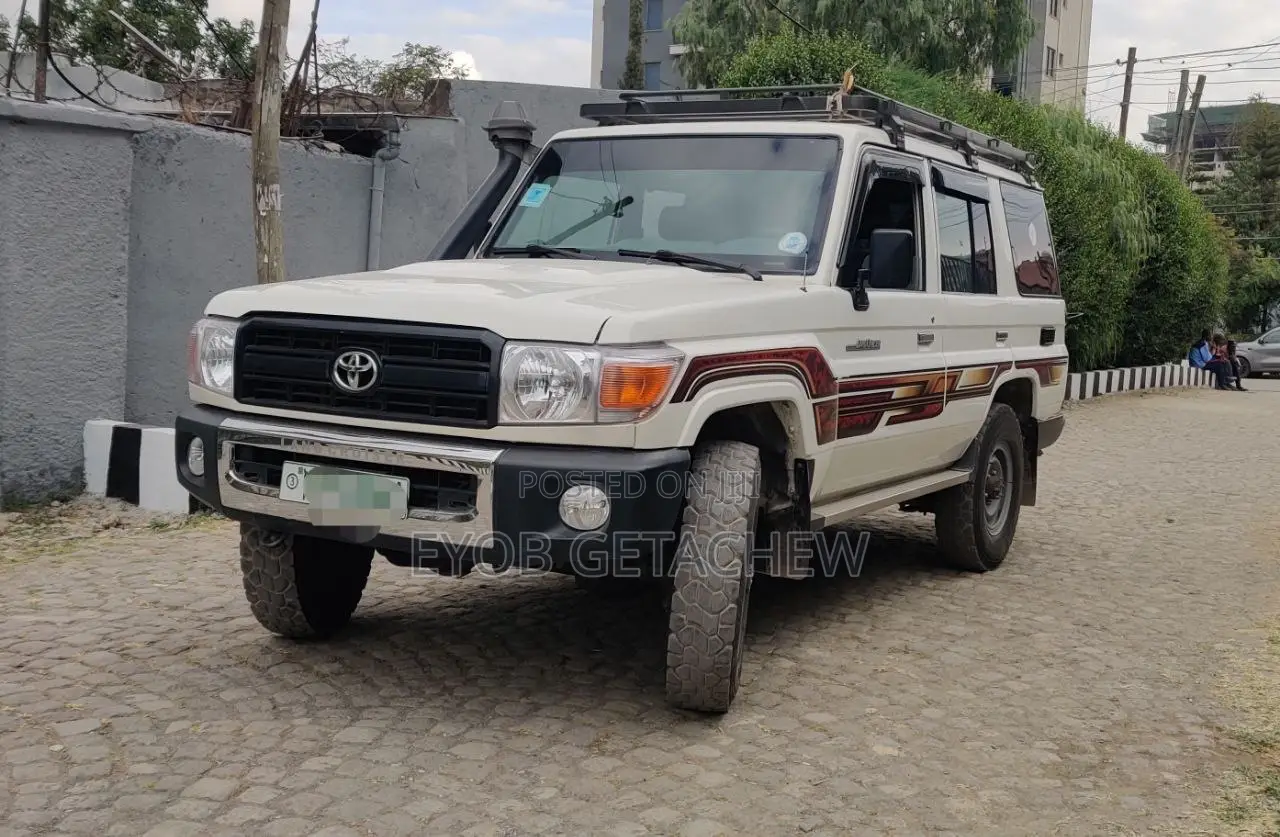 Toyota Land Cruiser 2014 White