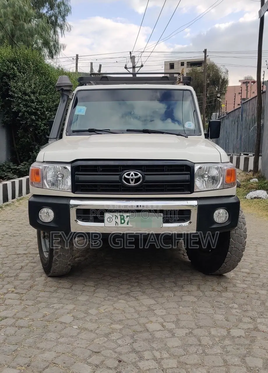 Toyota Land Cruiser 2014 White