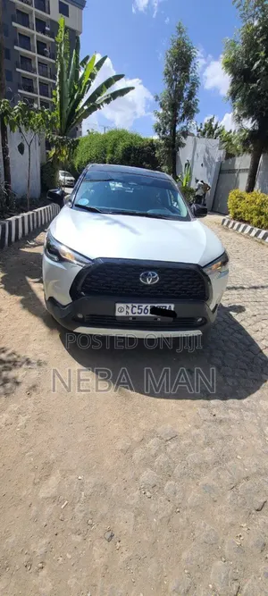 Photo - Toyota Corolla Cross Hybrid 2024 White
